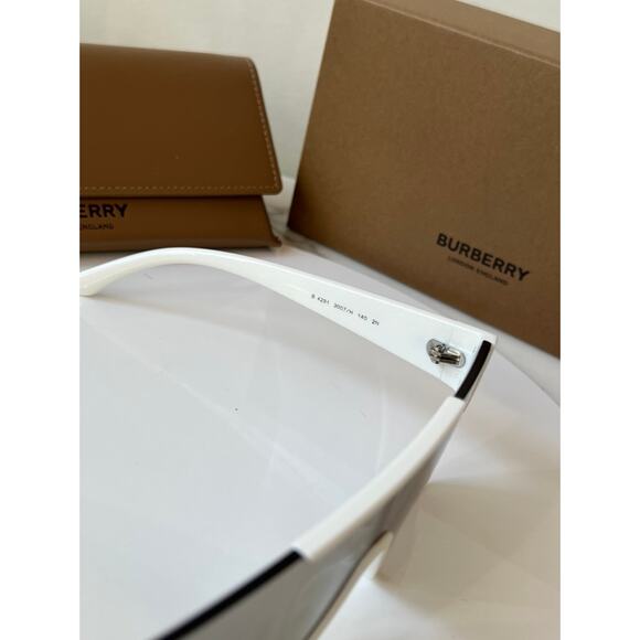 NEW Burberry BE4291 LOGO Shield Sunglasses in Mirror Lens - Picture 9 of 9